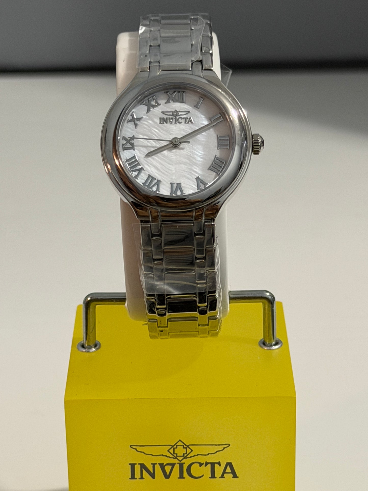 Invicta Wildflower
Women's Watch w/ Mother of Pearl
Dial - 32mm