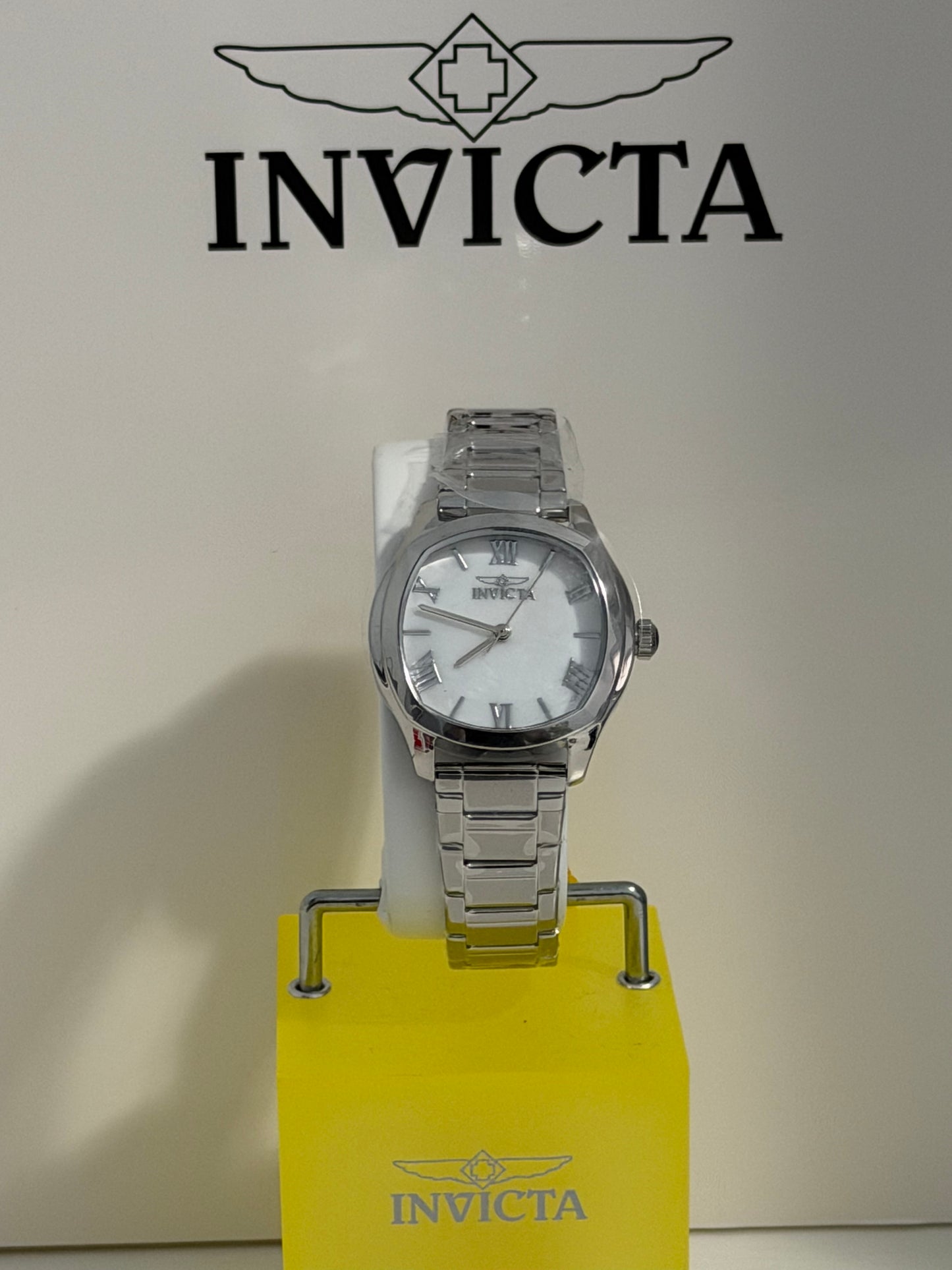Invicta Wildflower
Women's Watch w/ Mother of Pearl Dial - 32.5mm