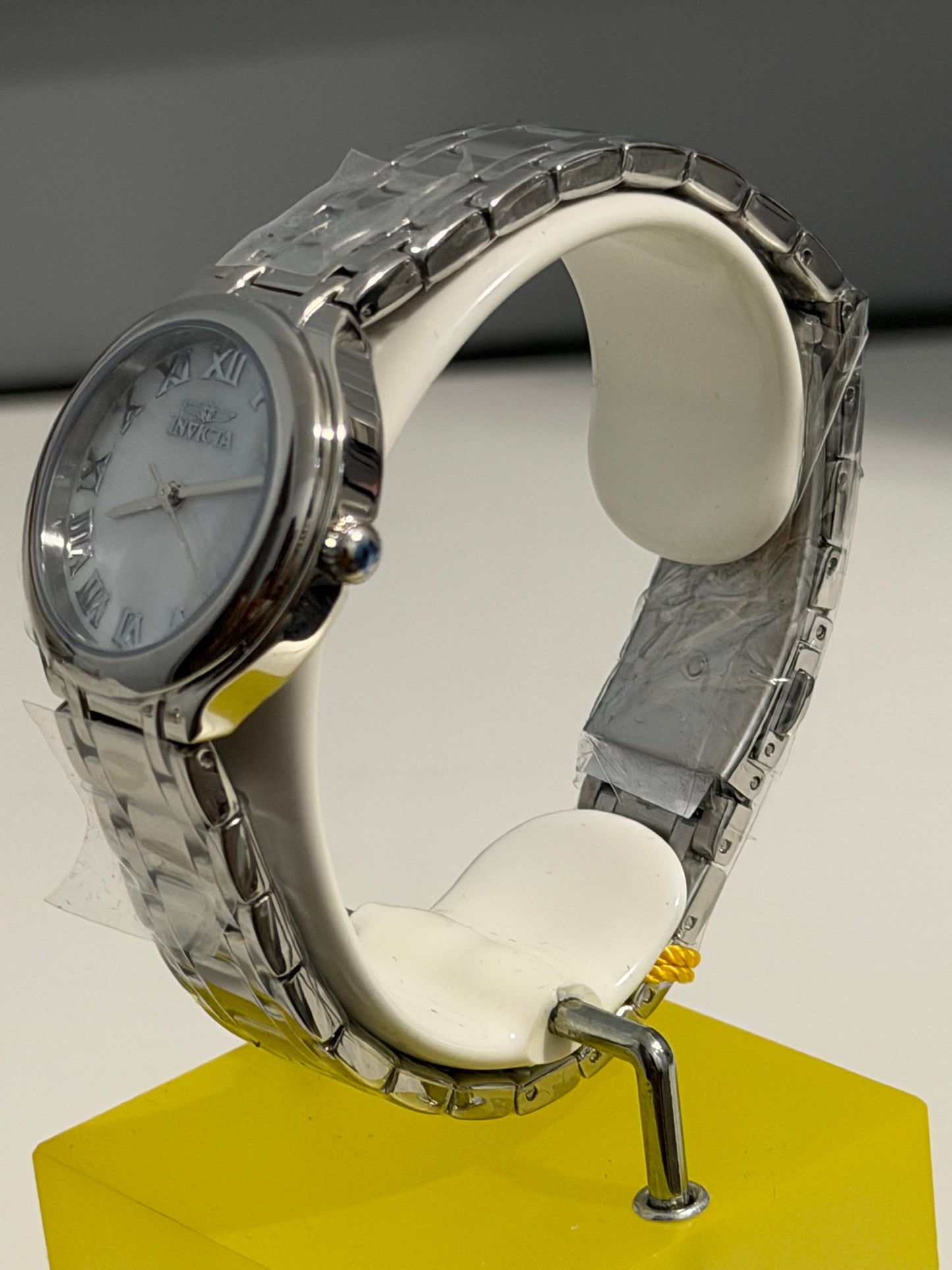 Invicta Wildflower
Women's Watch w/ Mother of Pearl
Dial - 32mm